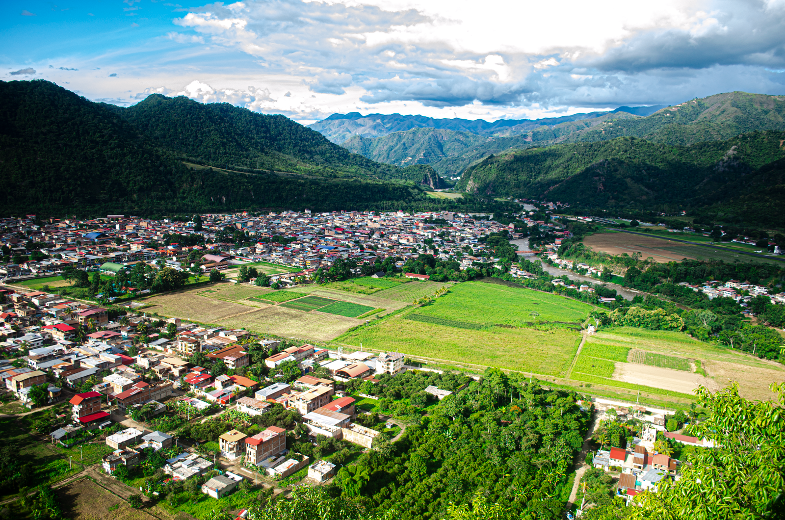 Vista aérea de la ciudad de San Ramón en Chanchamayo